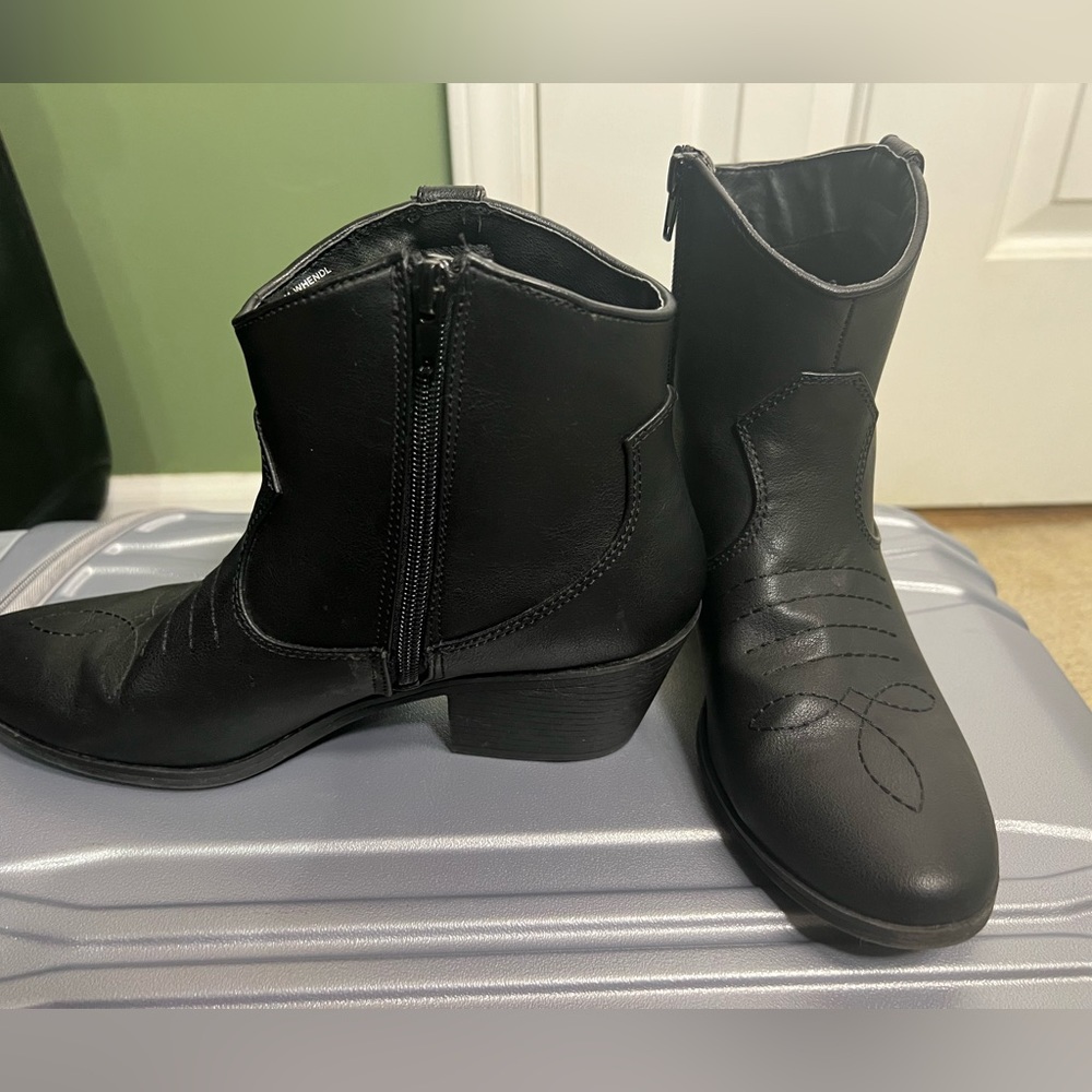 Black boots